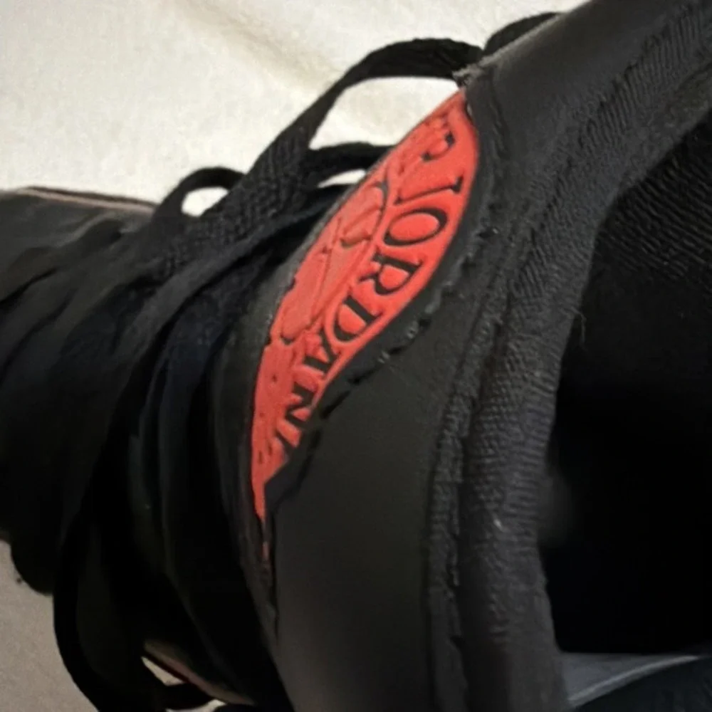 Nike Air Jordan 1 Mid GS Black Red Youth Size‎ 8Y Sneakers Boys.   1738